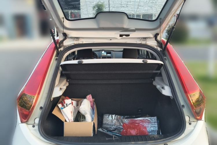 Used MG 3 2014 1.5L AMT Elite Edition Trunk