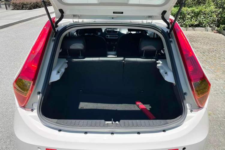Used MG 3 2014 1.5L AMT Elite Edition Trunk