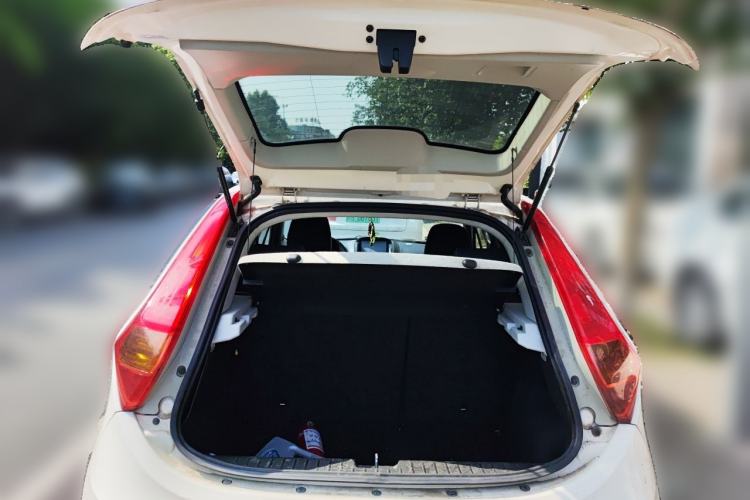 Used MG 3 2014 1.5L AMT Elite Edition Trunk