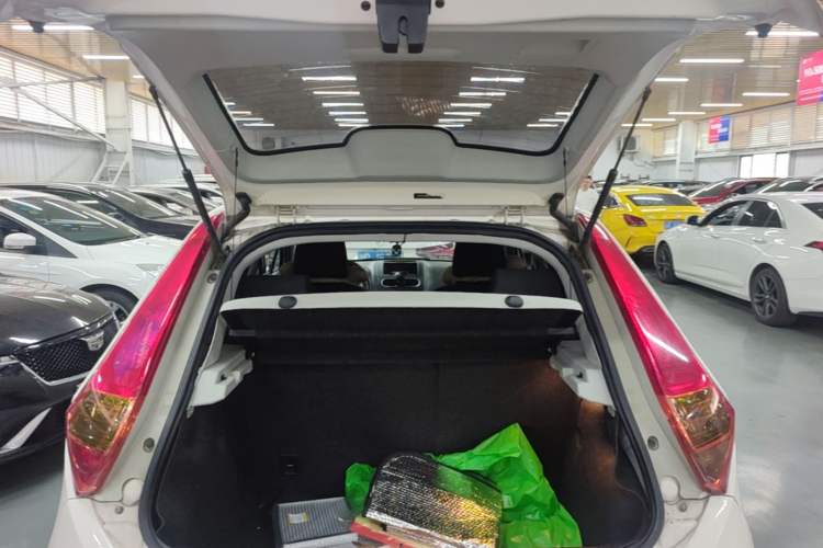 Used MG 3 2014 1.5L AMT Elite Edition Trunk