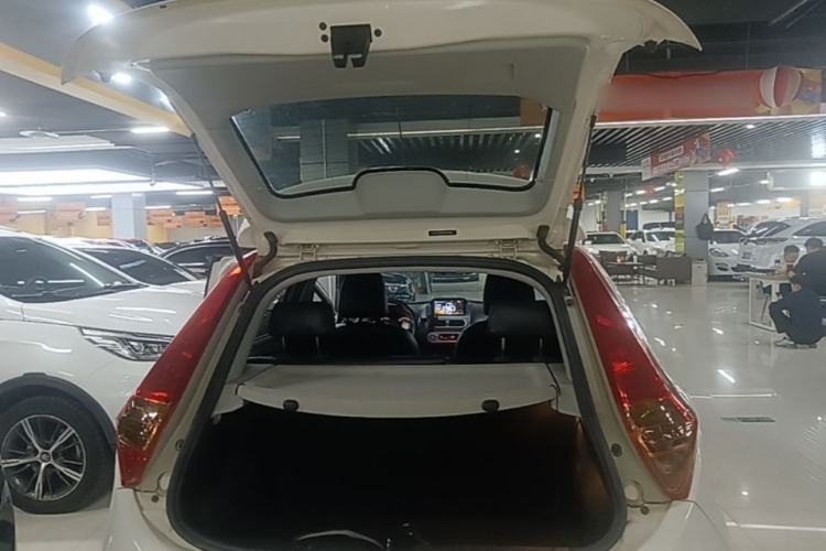 Used MG 3 2014 1.5L AMT Elite Edition Trunk