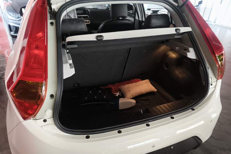 Used MG 3 2014 1.5L AMT Elite Edition Trunk