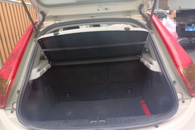 Used MG 3 2014 1.5L AMT Elite Edition Trunk