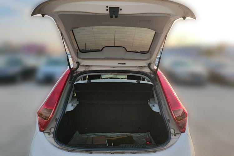 Used MG 3 2014 1.5L AMT Elite Edition Trunk