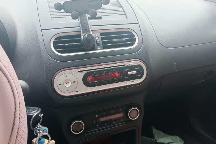 Used MG 3 2014 1.5L AMT Elite Edition Audio And AC Panel