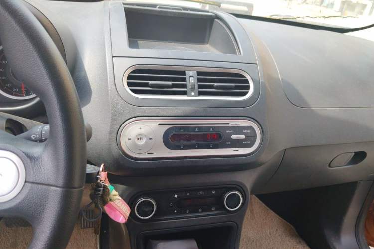 Used MG 3 2014 1.5L AMT Elite Edition Audio And AC Panel