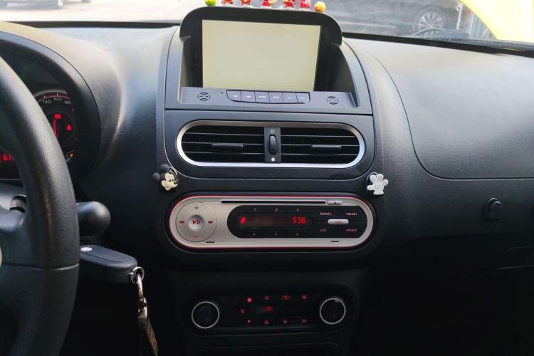 Used MG 3 2014 1.5L AMT Elite Edition Audio And AC Panel