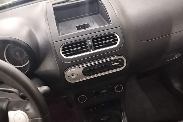 Used MG 3 2014 1.5L AMT Elite Edition Audio And AC Panel