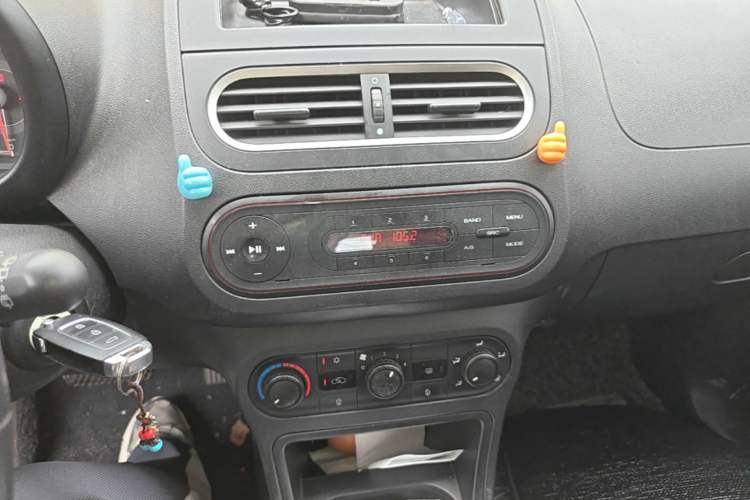 Used MG 3 2014 1.3L AMT Comfort Edition Audio And AC Panel