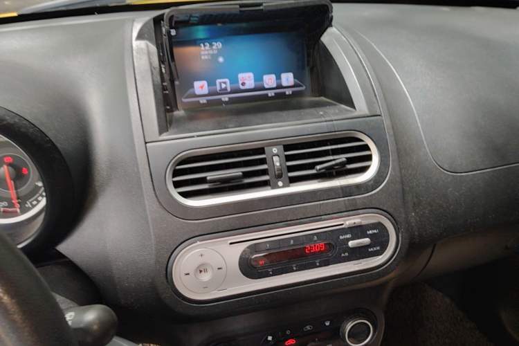 Used MG 3 2014 1.5L AMT Elite Edition Audio And AC Panel