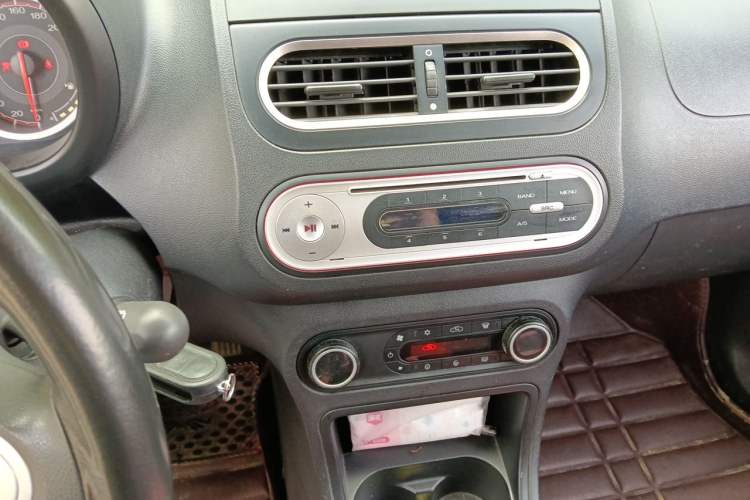 Used MG 3 2014 1.5L Manual Elite Edition Audio And AC Panel