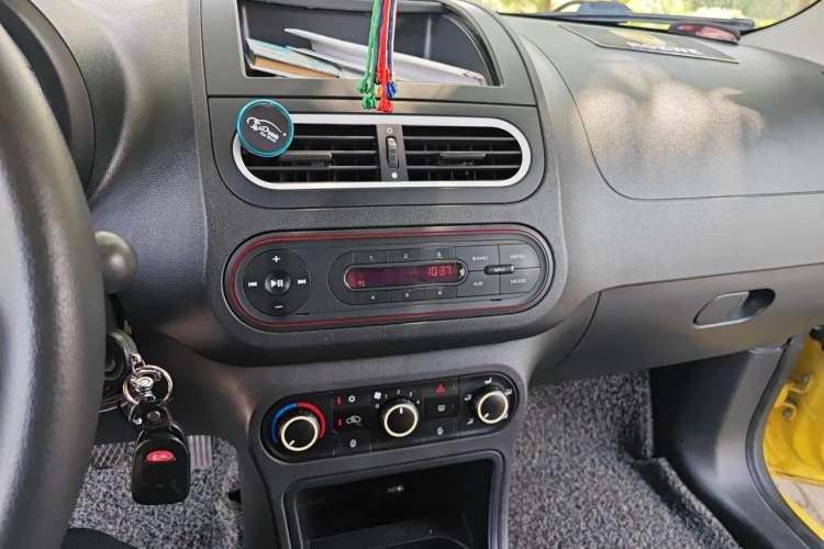 Used MG 3 2014 1.3L Manual Comfort Edition Audio And AC Panel