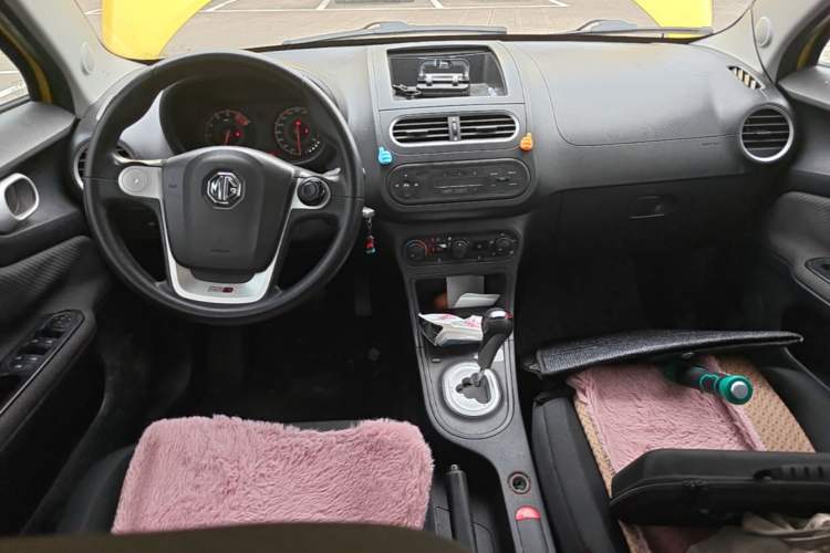 Used MG 3 2014 1.3L AMT Comfort Edition Center Console