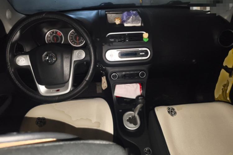 Used MG 3 2014 1.5L AMT Elite Edition Center Console