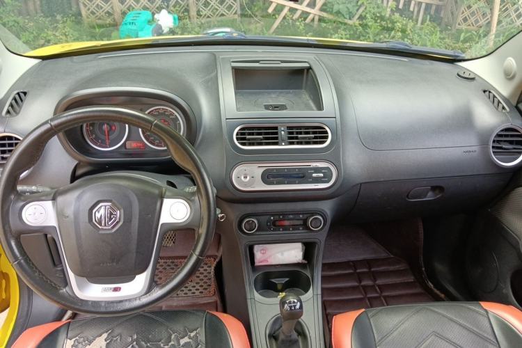 Used MG 3 2014 1.5L Manual Elite Edition Center Console