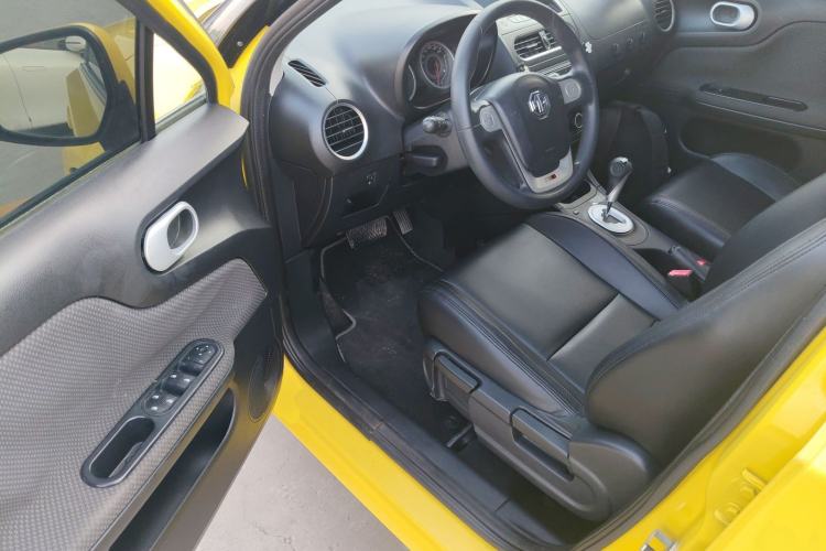 Used MG 3 2014 1.5L AMT Elite Edition Driver Seat