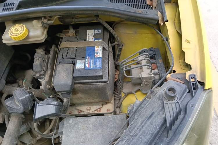 Used MG 3 2014 1.5L Manual Elite Edition Engine Bay Left