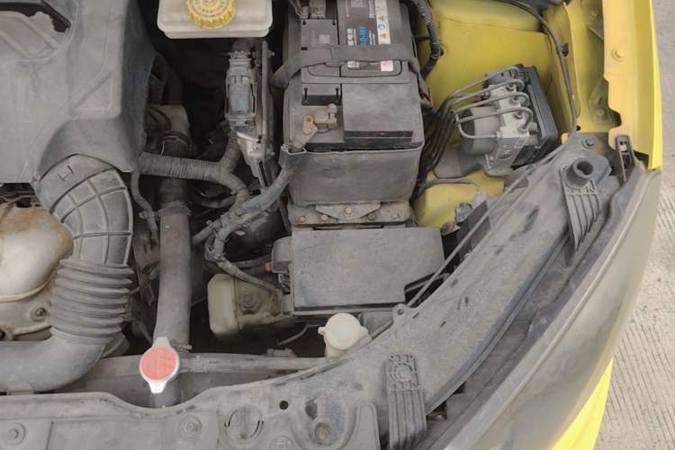 Used MG 3 2014 1.5L AMT Elite Edition Engine Bay Left