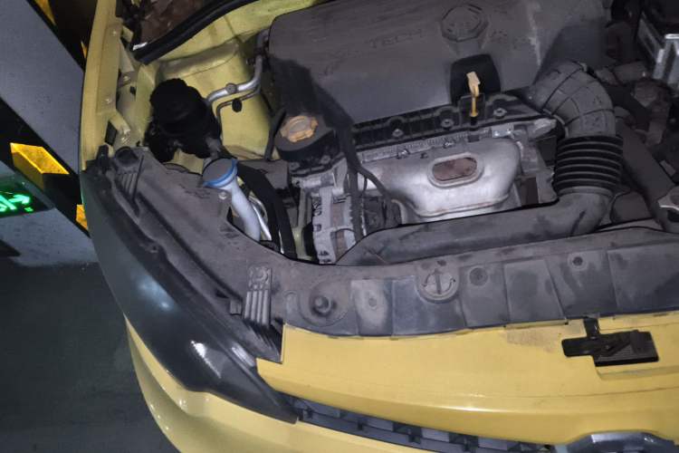 Used MG 3 2014 1.5L AMT Elite Edition Engine Bay Right