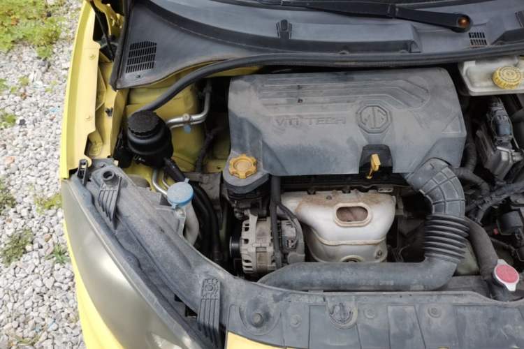 Used MG 3 2014 1.5L AMT Elite Edition Engine Bay Right