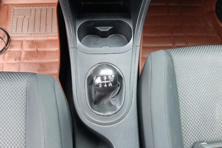 Used MG 3 2014 1.3L Manual Comfort Edition Gear Lever