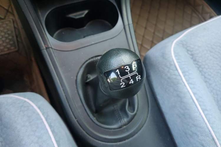 Used MG 3 2014 1.3L Manual Comfort Edition Gear Lever