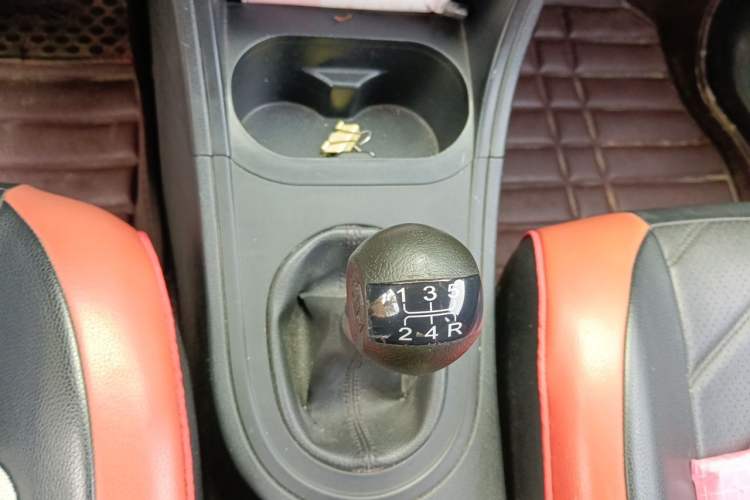Used MG 3 2014 1.5L Manual Elite Edition Gear Lever