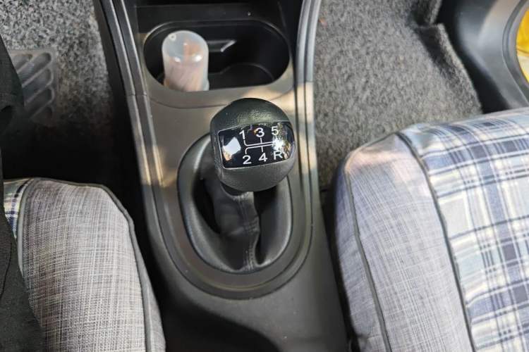 Used MG 3 2014 1.3L Manual Comfort Edition Gear Lever