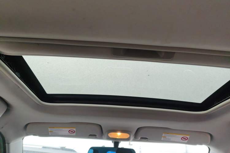 Used MG 3 2014 1.5L AMT Elite Edition Headliner