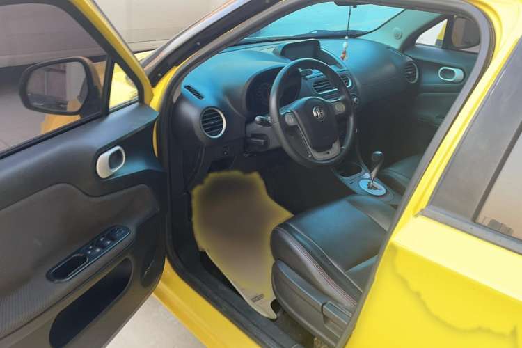 Used MG 3 2014 1.3L AMT Comfort Edition Interior 2