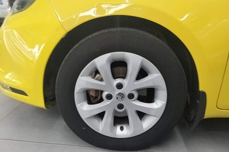 Used MG 3 2014 1.5L AMT Elite Edition Left Front Wheel Hub