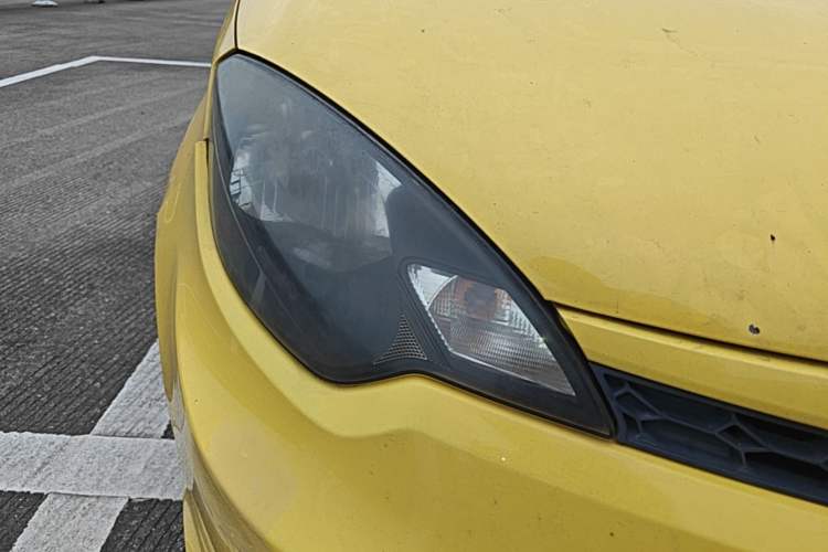 Used MG 3 2014 1.3L AMT Comfort Edition Right Front Headlight