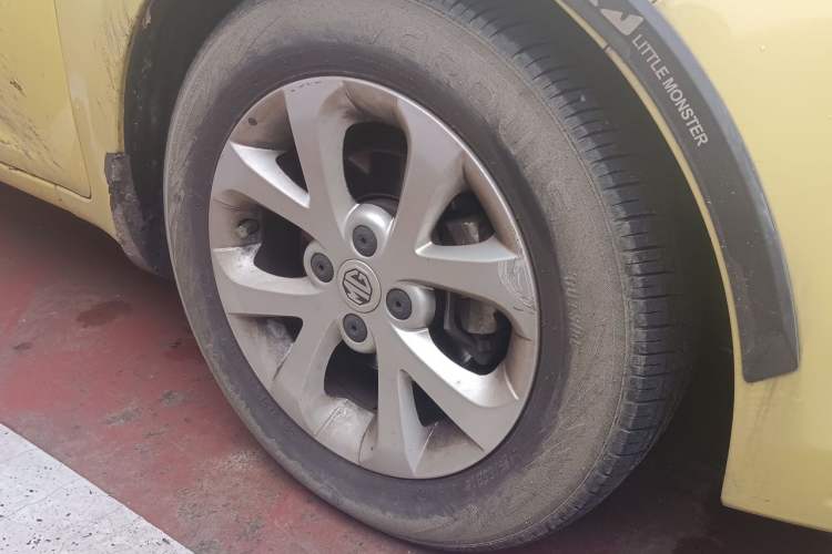 Used MG 3 2014 1.5L AMT Elite Edition Right Front Wheel Hub