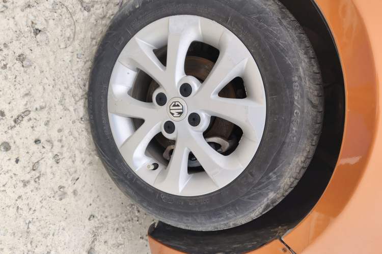 Used MG 3 2014 1.5L AMT Elite Edition Right Front Wheel Hub