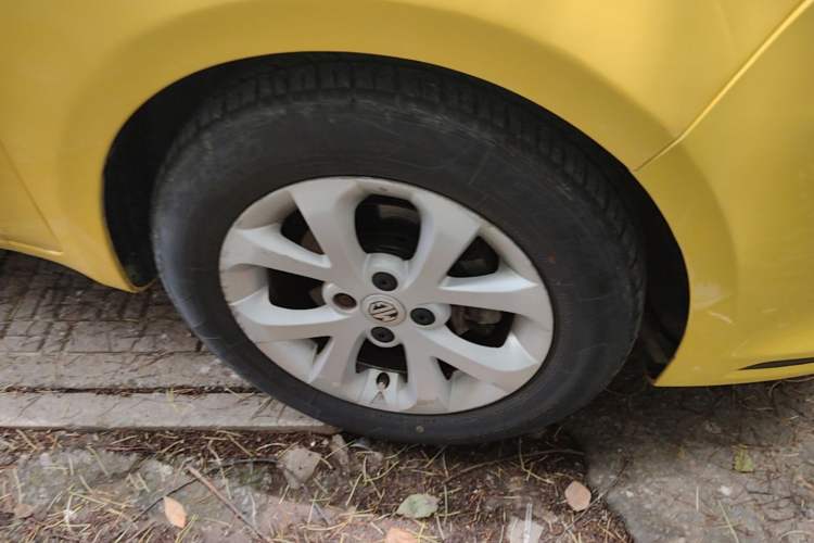 Used MG 3 2014 1.5L AMT Elite Edition Right Front Wheel Hub