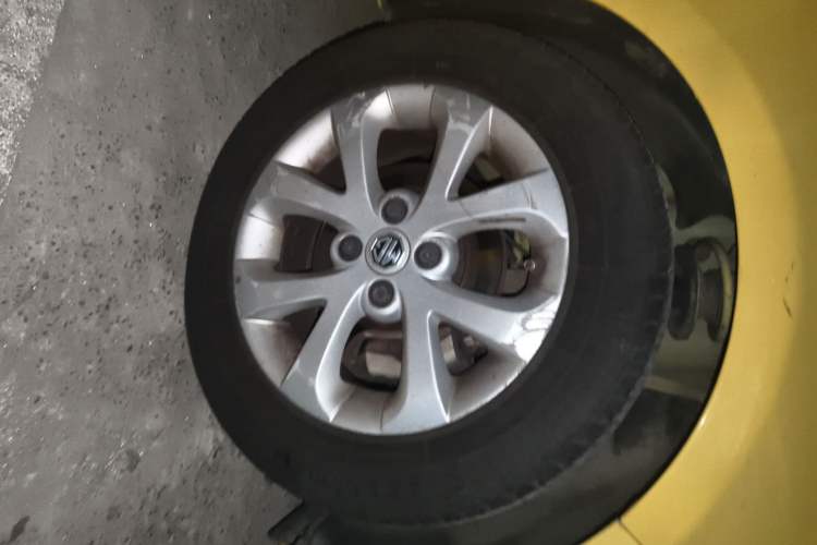 Used MG 3 2014 1.5L AMT Elite Edition Right Front Wheel Hub