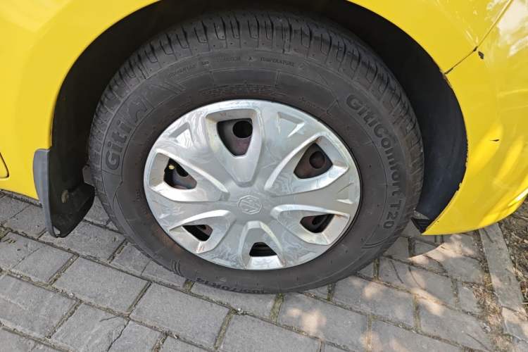 Used MG 3 2014 1.3L Manual Comfort Edition Right Front Wheel Hub