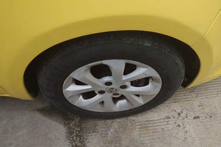 Used MG 3 2014 1.5L AMT Elite Edition Right Front Wheel Hub