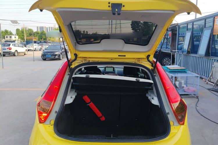 Used MG 3 2014 1.5L AMT Elite Edition Trunk
