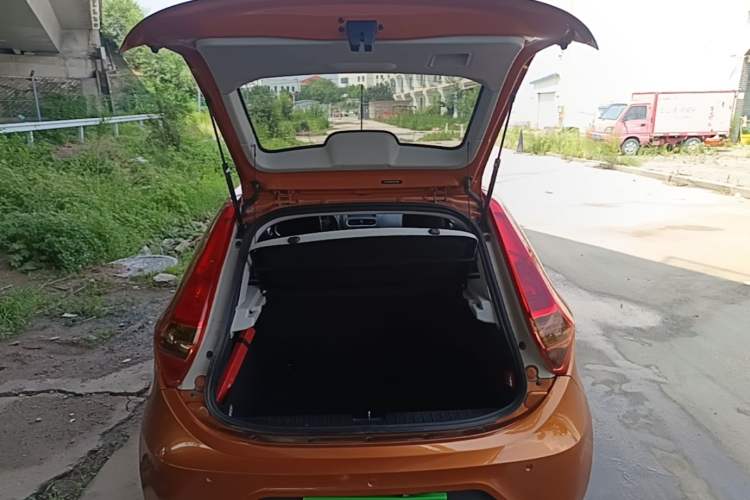 Used MG 3 2014 1.5L AMT Luxury Edition Trunk