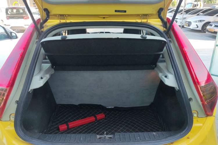 Used MG 3 2014 1.3L Manual Comfort Edition Trunk