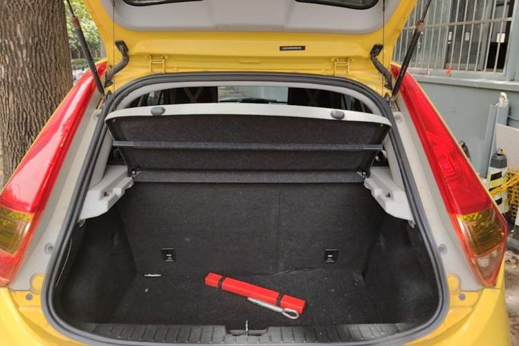 Used MG 3 2014 1.5L AMT Elite Edition Trunk