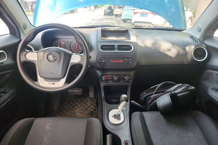 Used MG 3 2016 1.3L AMT Comfort Edition Center Console