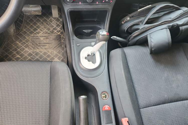 Used MG 3 2016 1.3L AMT Comfort Edition Gear Lever