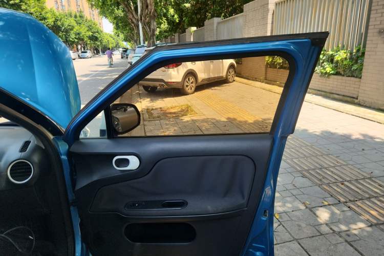 Used MG 3 2016 1.3L AMT Comfort Edition Right Front Door Interior