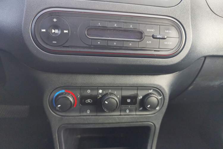 Used MG 3 2016 1.3L AMT Comfort Edition Audio And AC Panel