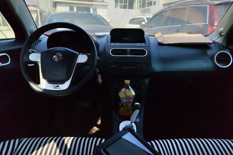 Used MG 3 2016 1.3L AMT Comfort Edition Center Console