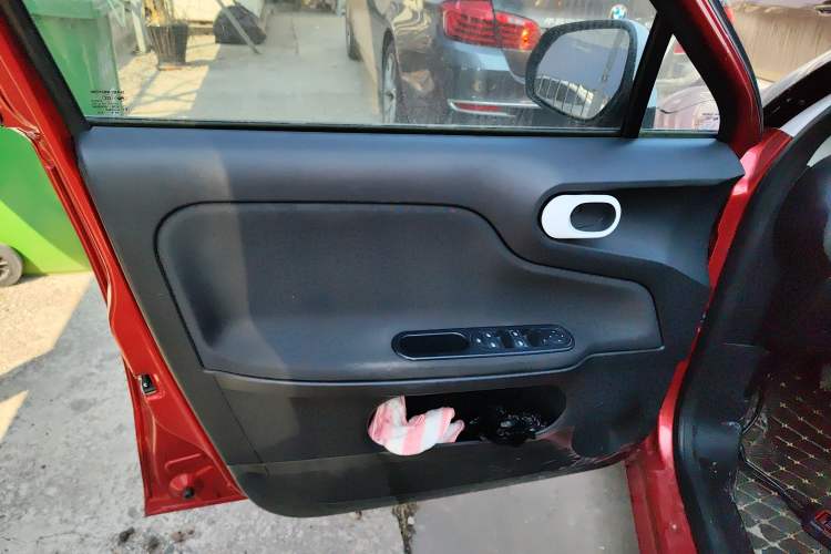 Used MG 3 2016 1.3L AMT Comfort Edition Left Front Door Interior