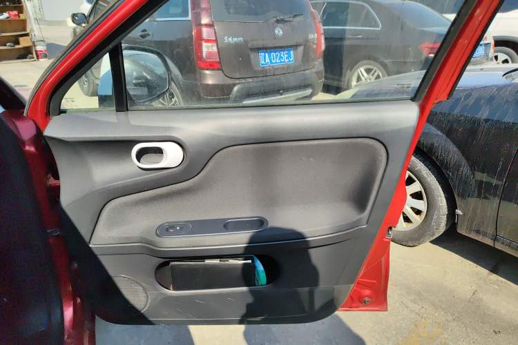 Used MG 3 2016 1.3L AMT Comfort Edition Right Front Door Interior