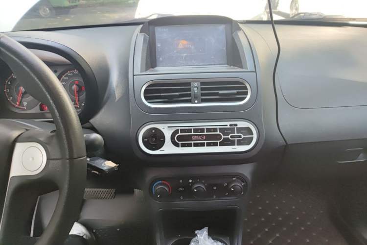 Used MG 3 2016 1.3L AMT Comfort Edition Audio And AC Panel